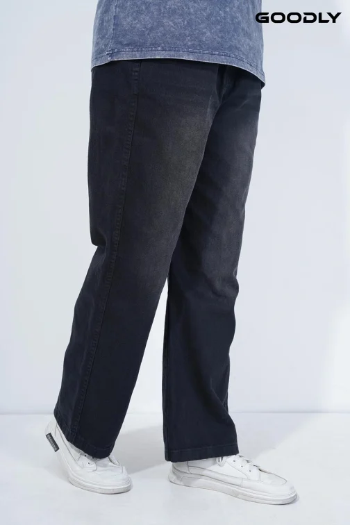 Classic Wide-Leg Relaxed Fit Jeans - Image 6