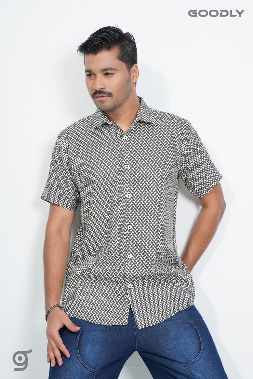 Cool Prints, Casual Comfort: Men's Short-Sleeve Shirts - Image 4