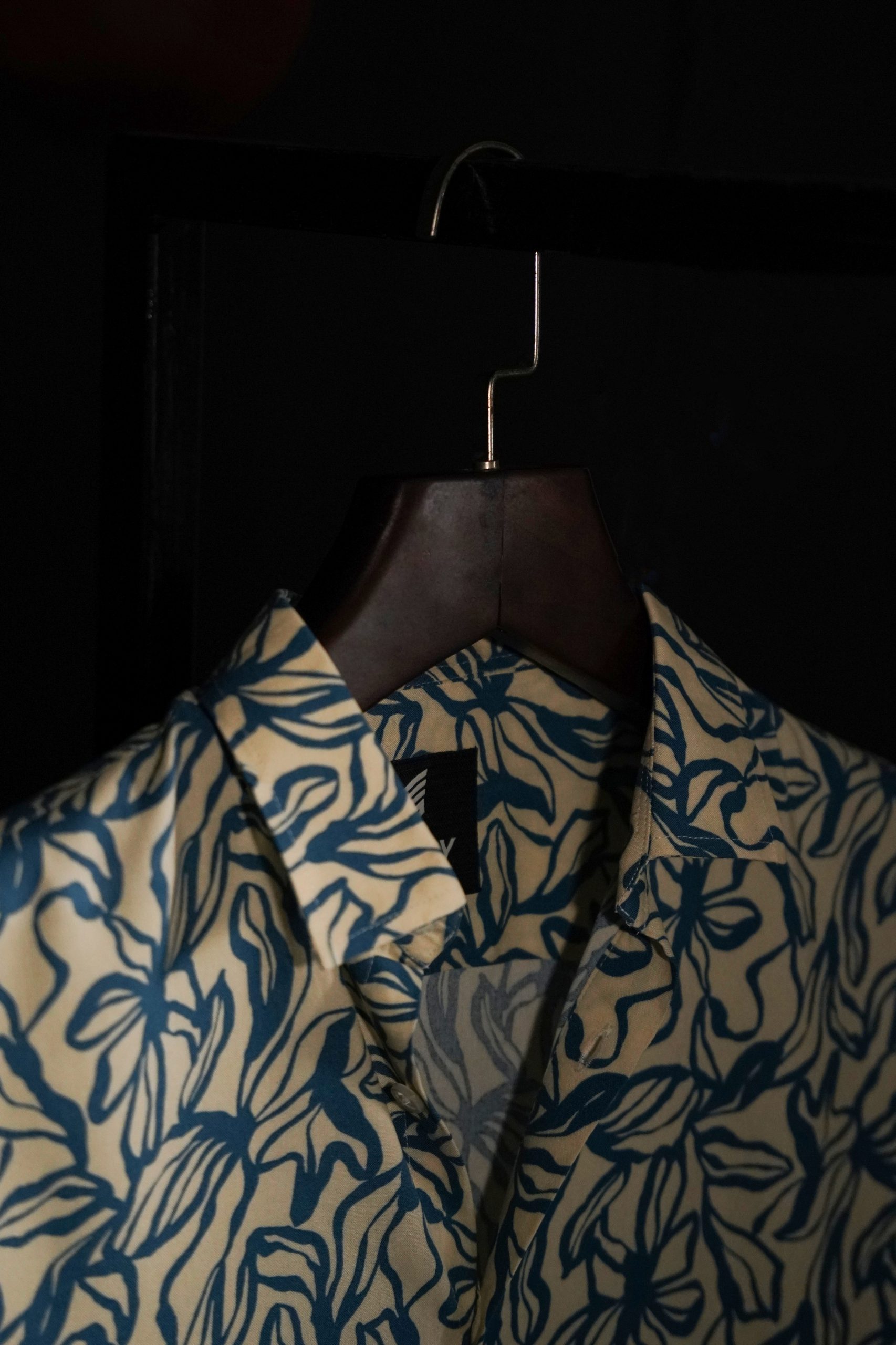 Cool Prints, Casual Comfort: Men's Short-Sleeve Shirts - Image 6